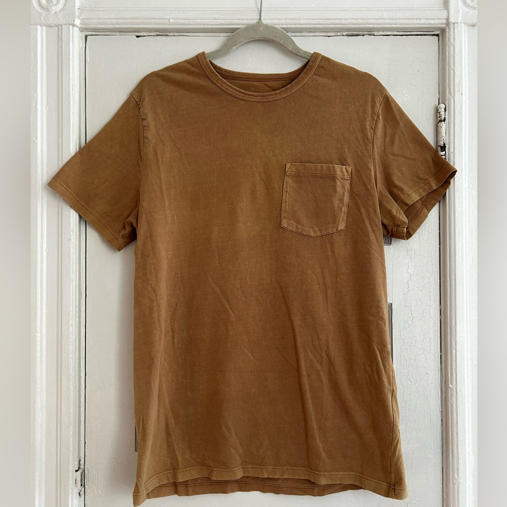 Earth tone men’s tee